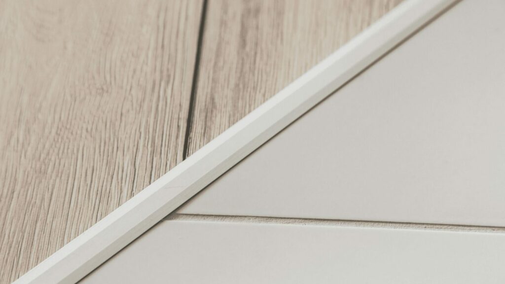 come-pulire-fughe-del-pavimento-consigli-e-prodotti-chemicalroadmaster