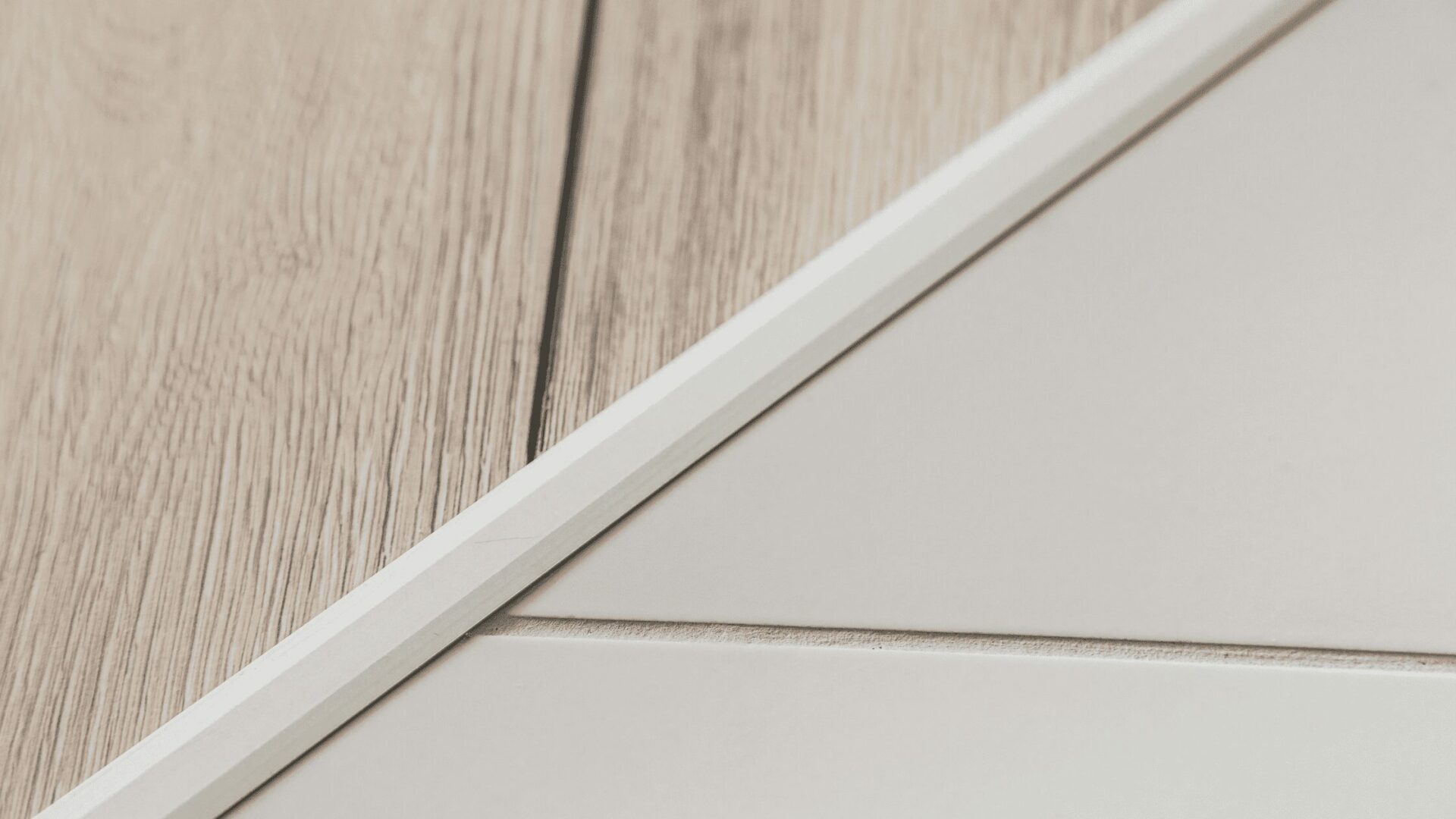 come-pulire-fughe-del-pavimento-consigli-e-prodotti-chemicalroadmaster